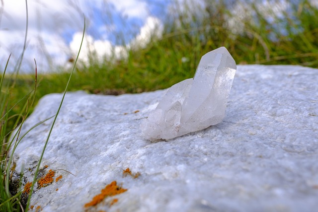 How to Cleanse and Charge Crystals